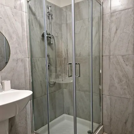 Piazza Cavour 3*
